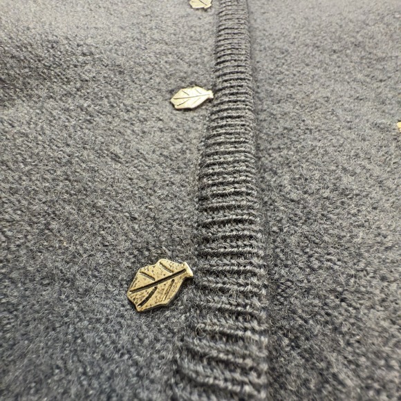 Woolrich Women's Vest Size Small Smoked Pearl 100% Wool Maple Leaf Buttons EUC - Picture 7 of 10